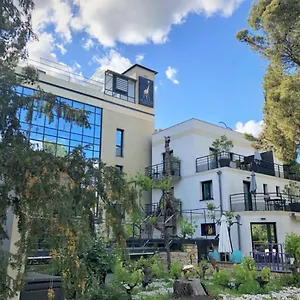 https://apparthotel-la-girafe.fr-provencehotel.com